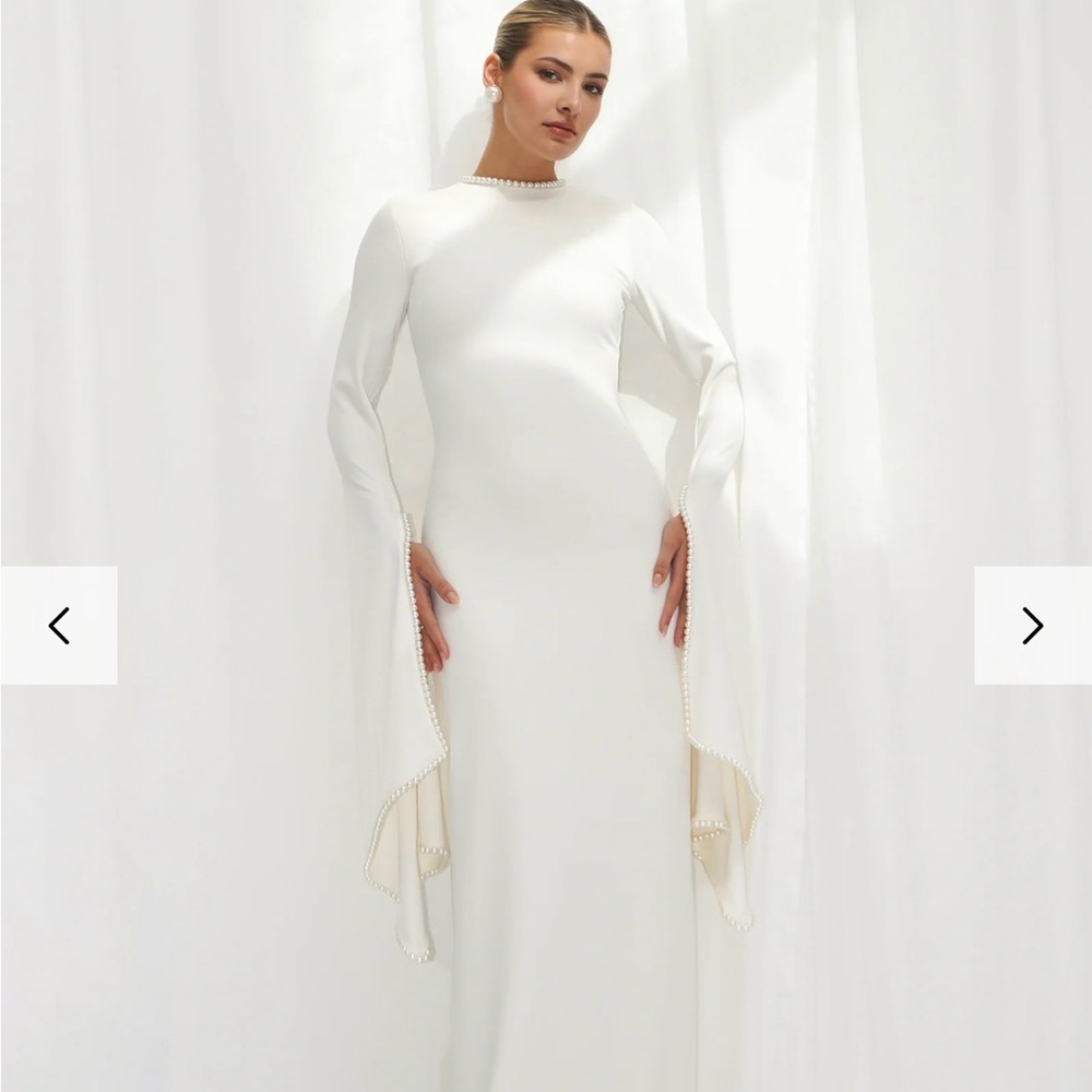 Khanums Kadela Gown in Ivory (Sz XL)